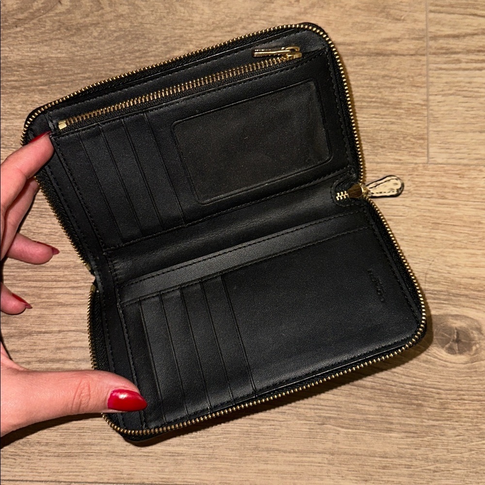 Coach Black Leather Zip Wallet - Picture 4 of 6